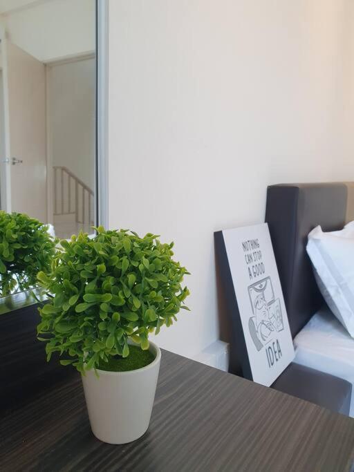 3Storey House 13Pax Family Suite Баян Лепас Екстериор снимка