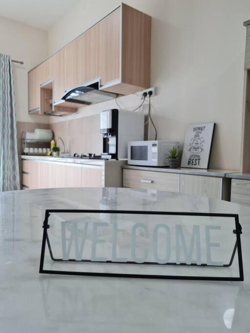 3Storey House 13Pax Family Suite Баян Лепас Екстериор снимка